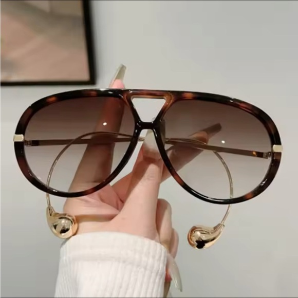 Tortoise Shell Aviator Sunglasses with Gold Accents - Picture 4 of 6